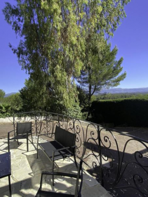 SPACIEUX VILLA APPARTEMENT, JARDIN et PISCINE PRIVE